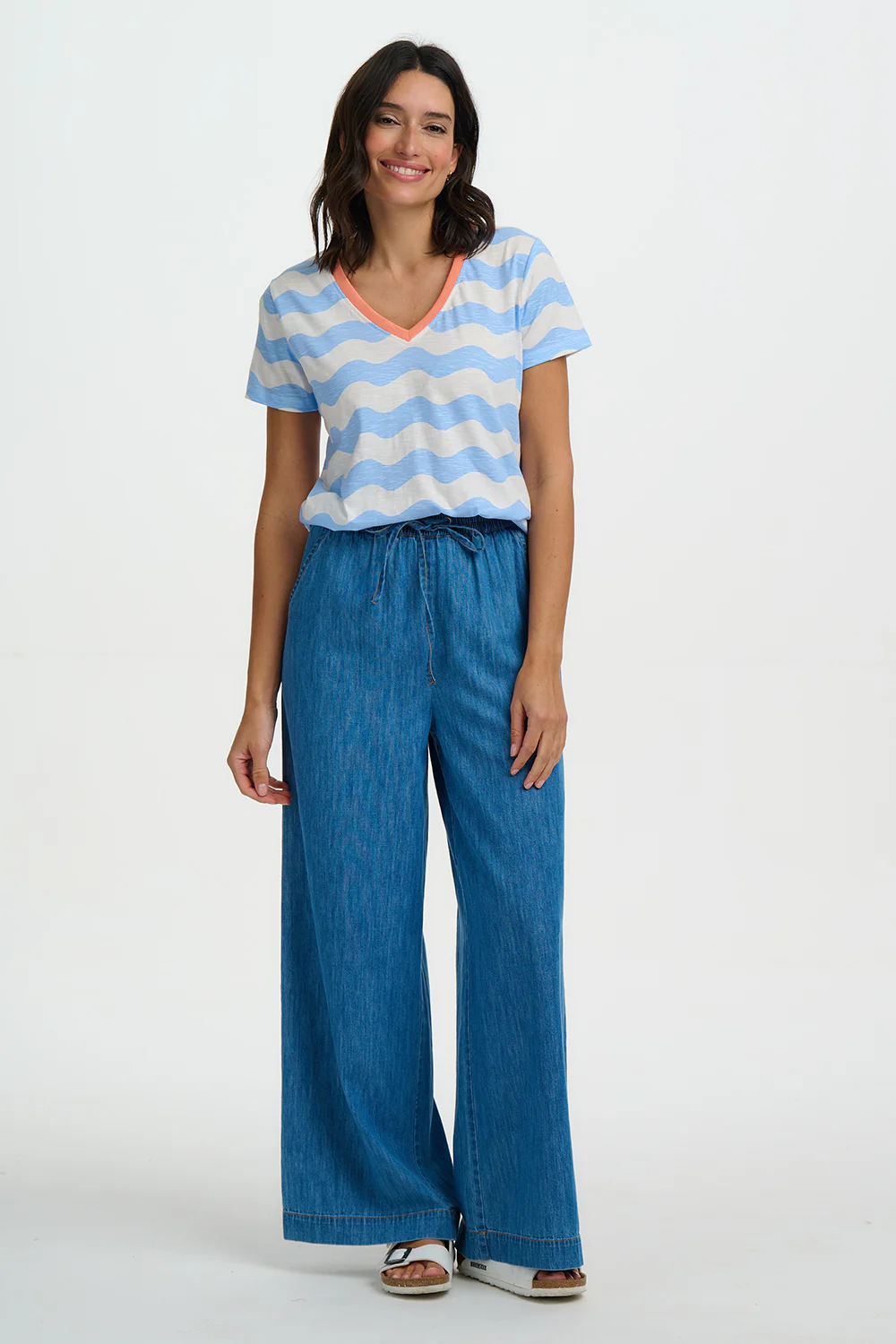 Khloe V-Neck T-Shirt Waves - Off White/Blue, Surf Waves - Image 4