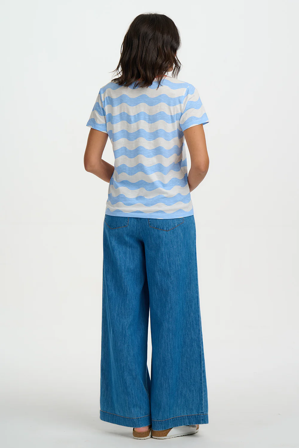 Khloe V-Neck T-Shirt Waves - Off White/Blue, Surf Waves - Image 5