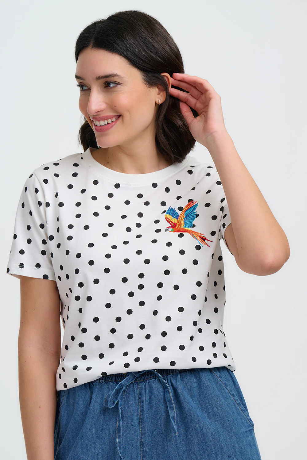 Maggie T-Shirt - Off White/Black Spots, Parrot