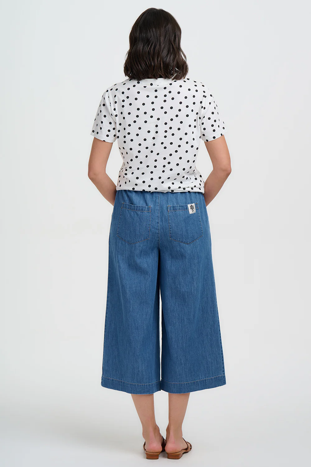 Maggie T-Shirt - Off White/Black Spots, Parrot - Image 4