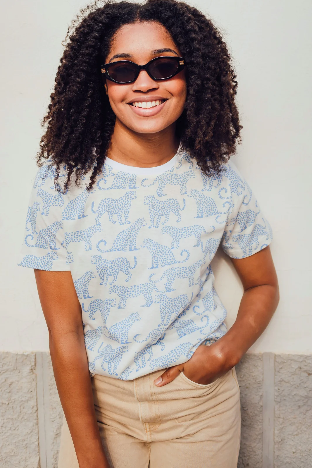 Maggie T-Shirt - Off-White/Blue, Leopard Spots - Image 4